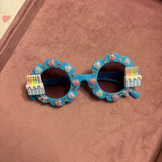 Art in the Heart Medium Sunnies